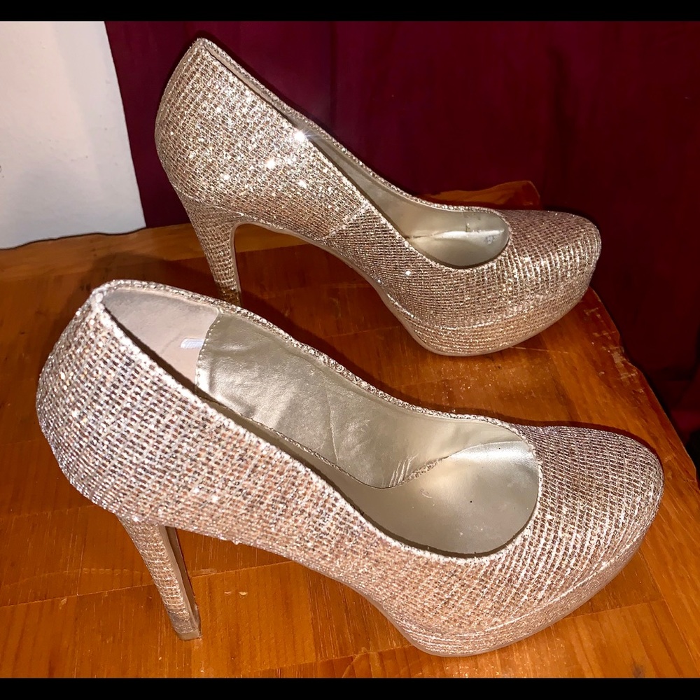 Chinese laundry gold sequence pumps